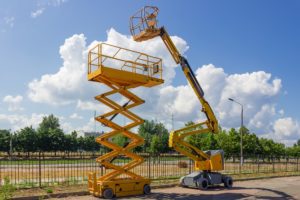 Podnośniki koszowe – Kiedy są potrzebne i ile kosztuje wynajem